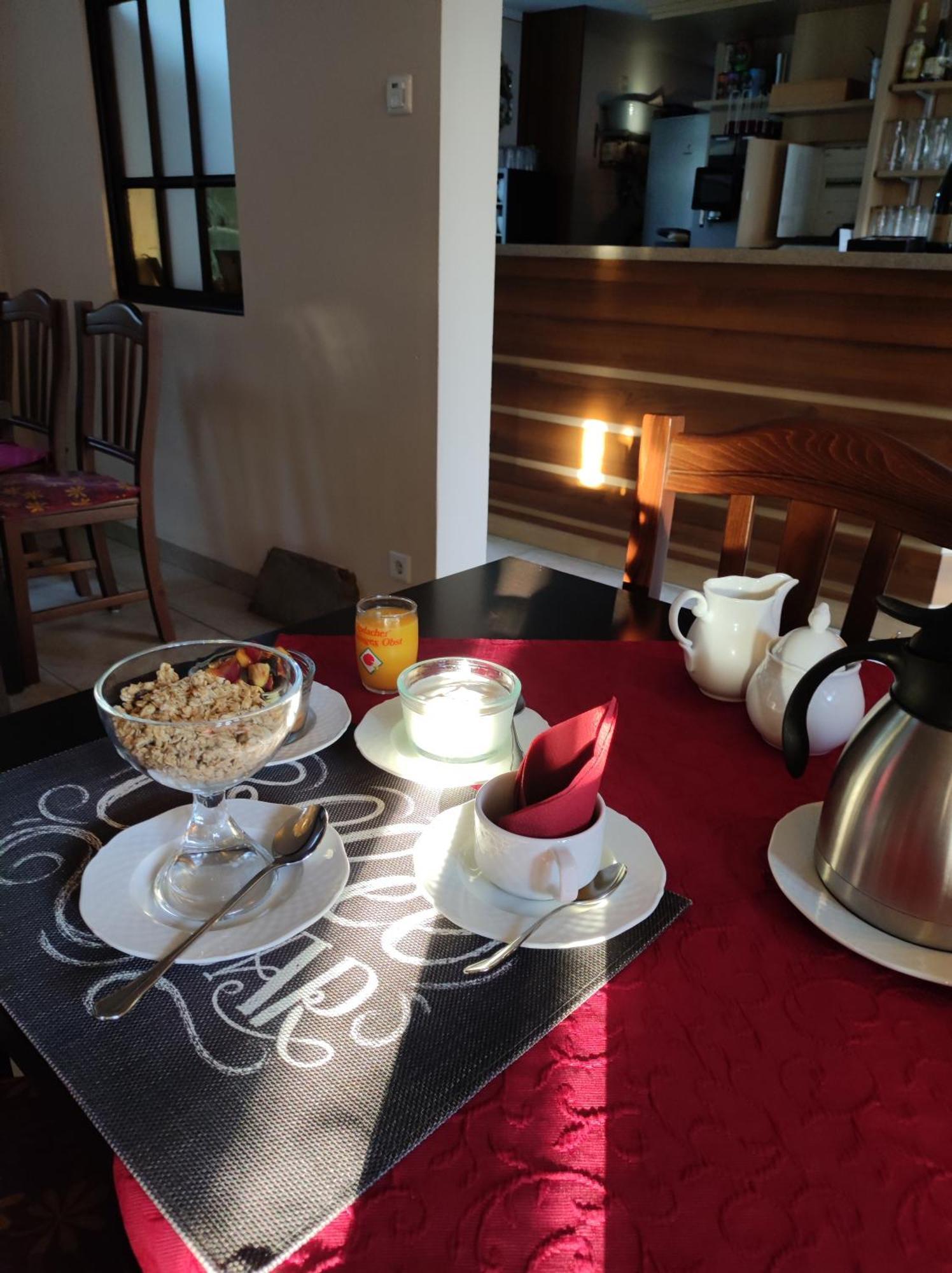 Cafe Im Hof- Bed & Breakfast Streufdorf Ngoại thất bức ảnh